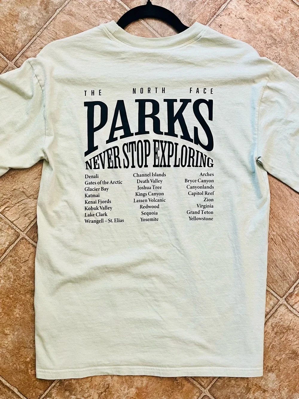The North Face Women XS Parks Never Stop Exploring National Park Graphic Tee GUC - Picture 5 of 11